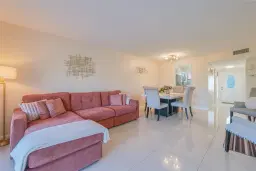 Picture of 9181 Sunrise Lakes Blvd 303, Sunrise, FL 33322