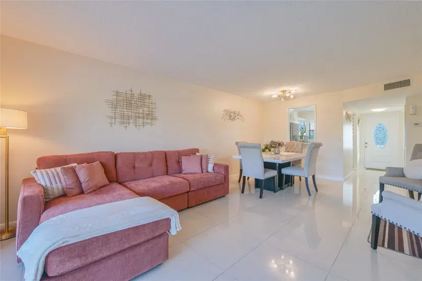 Picture of 9181 Sunrise Lakes Blvd 303, Sunrise FL 33322