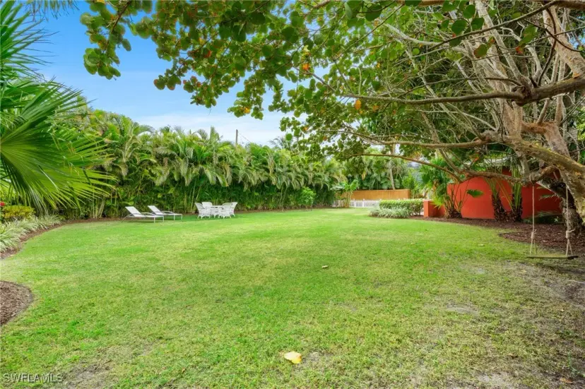 Picture of 432 3Rd Ave N, Naples FL 34102
