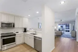 Picture of 221 9Th St S 305, Naples, FL 34102
