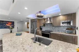 Picture of 10482 Gulf Shore Dr 221, Naples, FL 34108