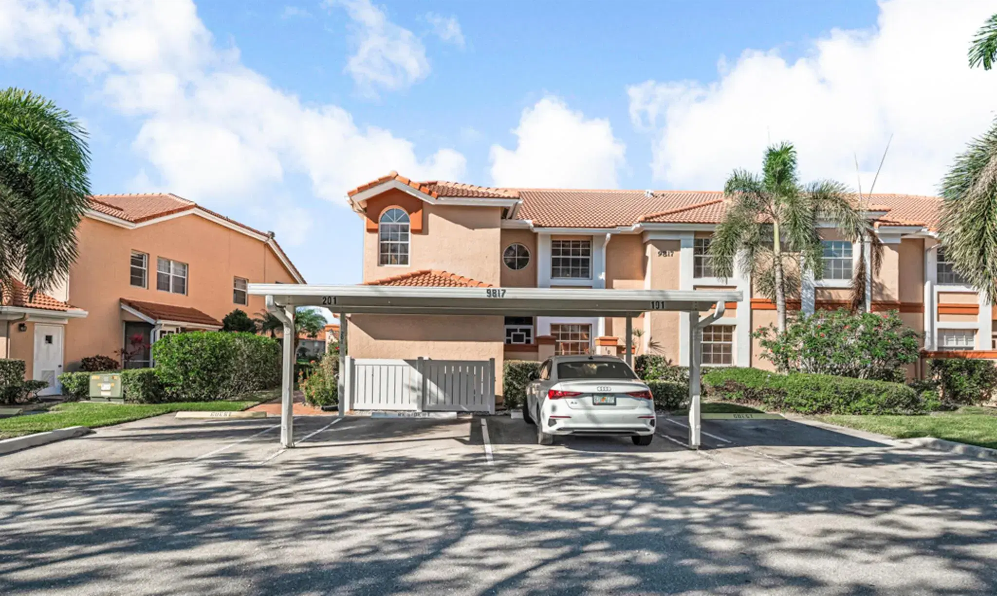 Picture of 9817 Seacrest Circle 201, Boynton Beach, FL 33437