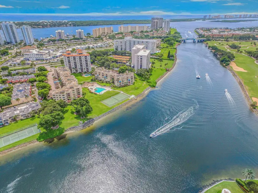 Picture of 364 Golfview Road 307, North Palm Beach FL 33408