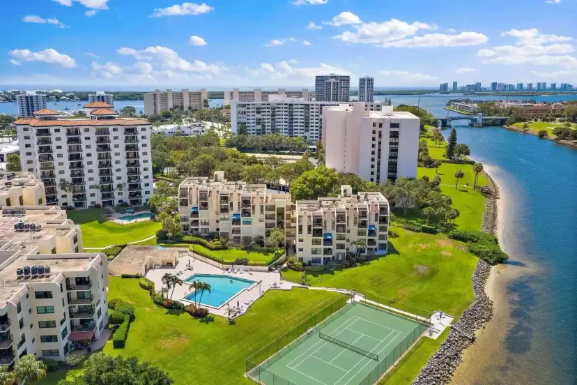 Picture of 364 Golfview Road 307, North Palm Beach FL 33408