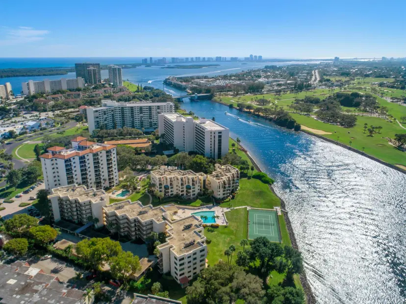 Picture of 364 Golfview Road 307, North Palm Beach FL 33408