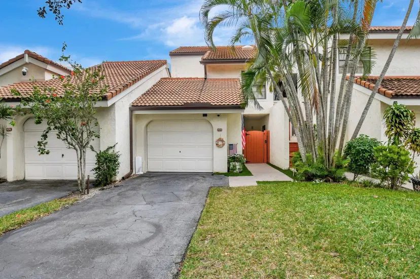 Picture of 1800 Embassy Dr 105, West Palm Beach FL 33401