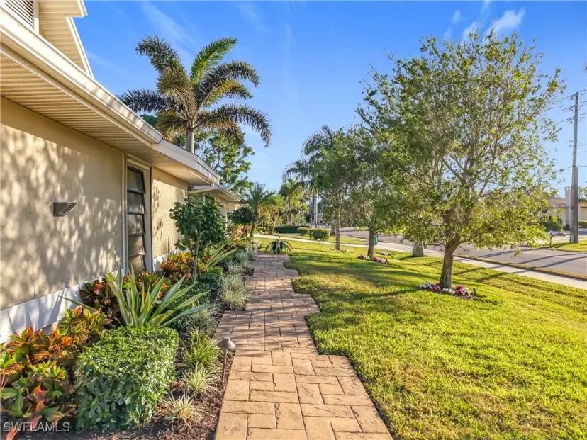 Picture of 1659 Sandpiper St E, Naples FL 34102