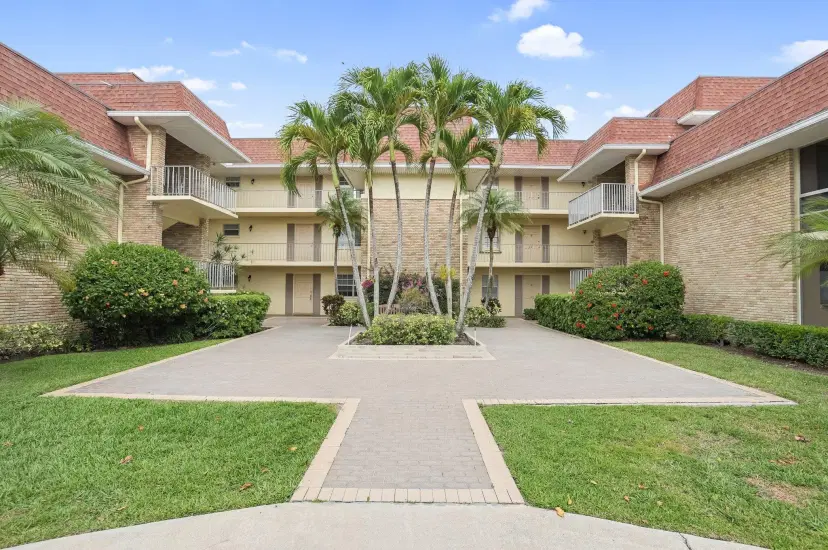 Picture of 5500 Tamberlane Circle 105, Palm Beach Gardens FL 33418