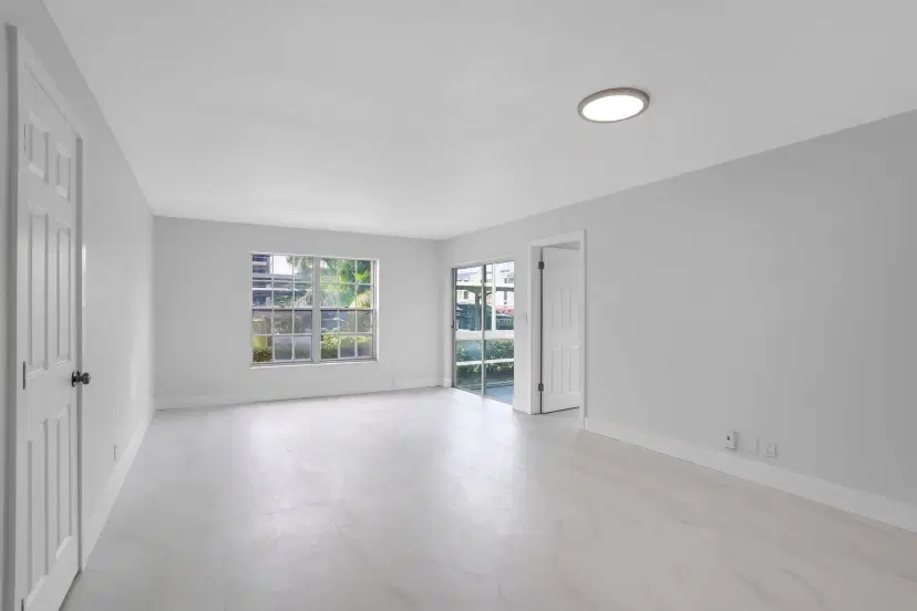 Picture of 5500 Tamberlane Circle 105, Palm Beach Gardens FL 33418