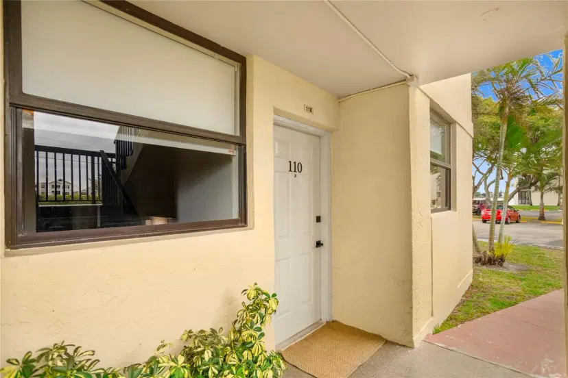Picture of 118 Lake Emerald Dr 110, Oakland Park FL 33319