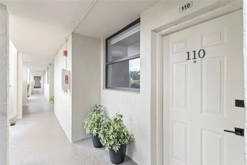 Picture of 118 Lake Emerald Dr 110, Oakland Park FL 33319