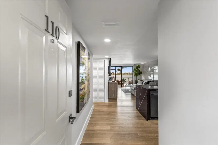 Picture of 118 Lake Emerald Dr 110, Oakland Park FL 33319