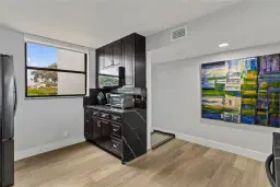 Picture of 118 Lake Emerald Dr 110, Oakland Park, FL 33319