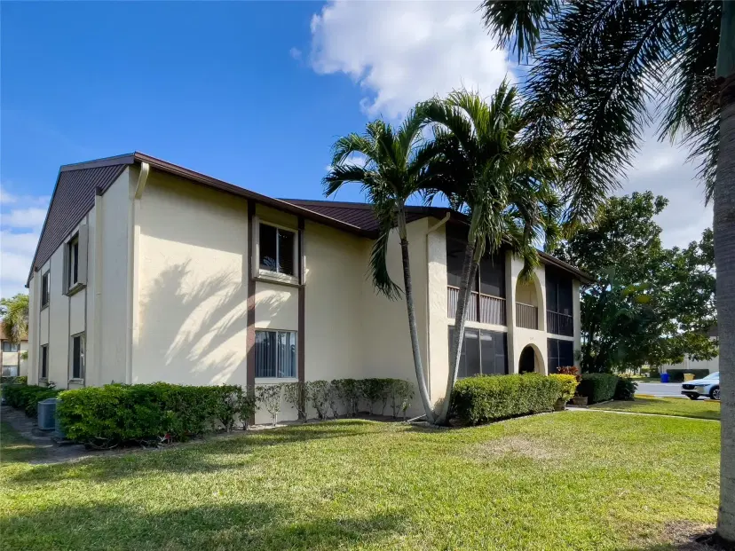 Picture of 330 Knotty Pine Cir A1, Greenacres FL 33463