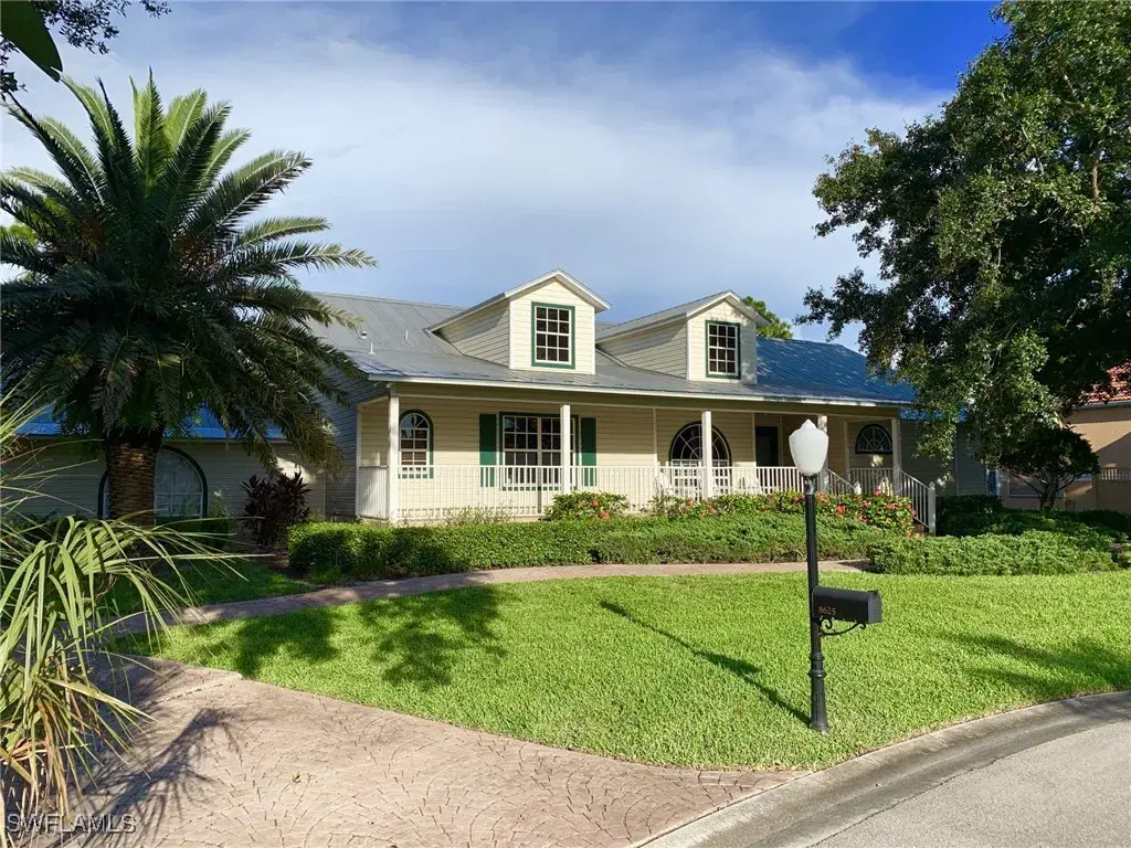 Picture of 8625 S Lake Cir, Fort Myers, FL 33908