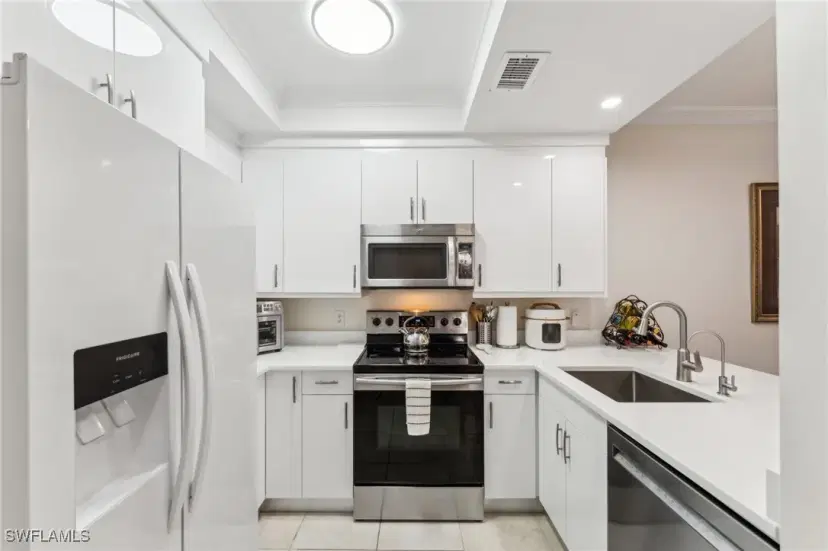 Picture of 3313 Europa Dr 214, Naples FL 34105