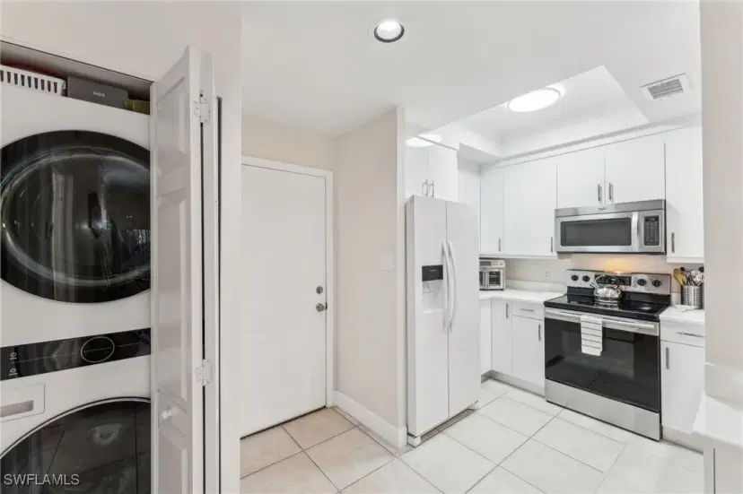Picture of 3313 Europa Dr 214, Naples FL 34105