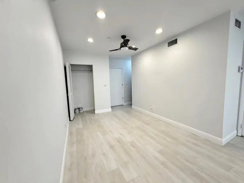 Picture of 2400 NE 33Rd Ave 204, Fort Lauderdale FL 33305