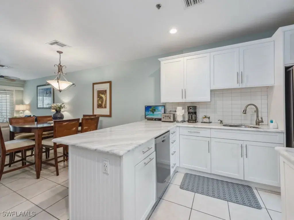 Picture of 160 Palm St 202, Marco Island, FL 34145