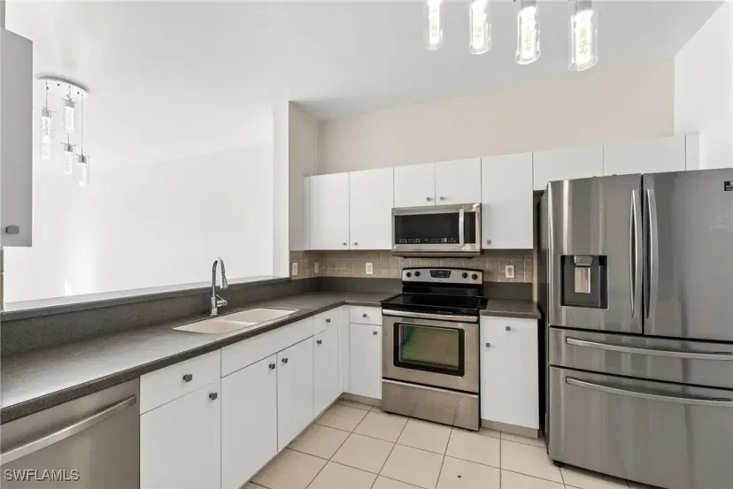 Picture of 3629 Pine Oak Cir 103, Fort Myers FL 33916