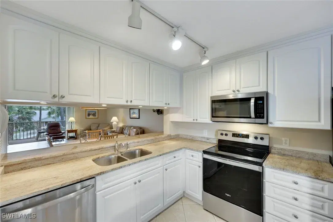 Picture of 3072 Sandpiper Bay Cir M203, Naples, FL 34112