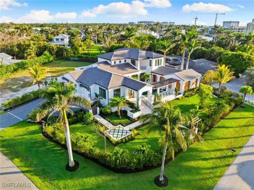 Picture of 330 Hawser Ln, Naples FL 34102