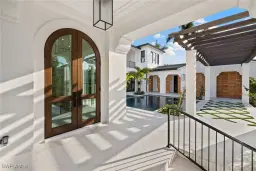 Picture of 330 Hawser Ln, Naples, FL 34102