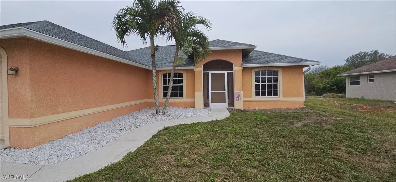 Picture of 541 Kingsbury Ln, Lehigh Acres, FL 33974