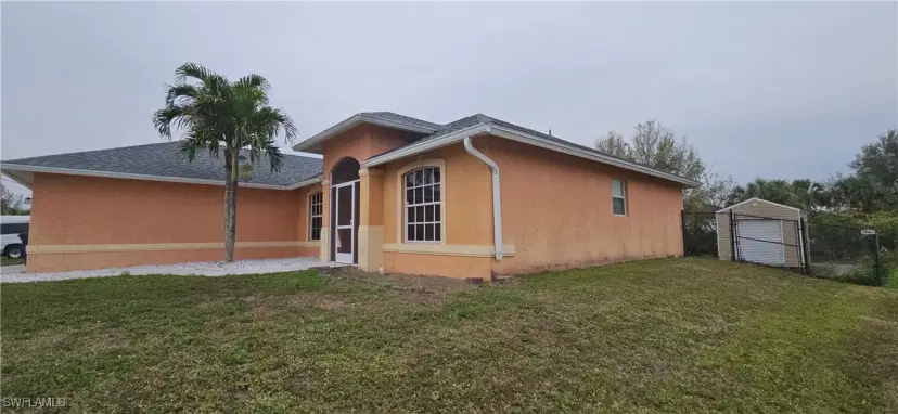 Picture of 541 Kingsbury Ln, Lehigh Acres FL 33974