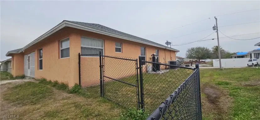 Picture of 541 Kingsbury Ln, Lehigh Acres FL 33974