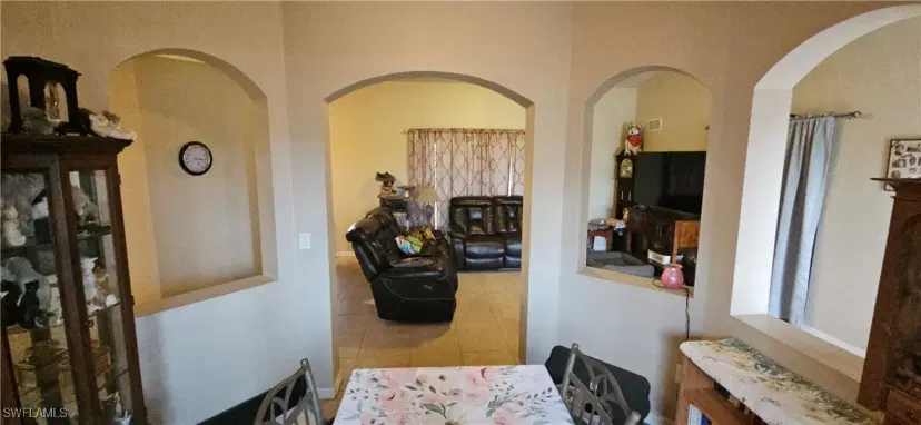 Picture of 541 Kingsbury Ln, Lehigh Acres FL 33974