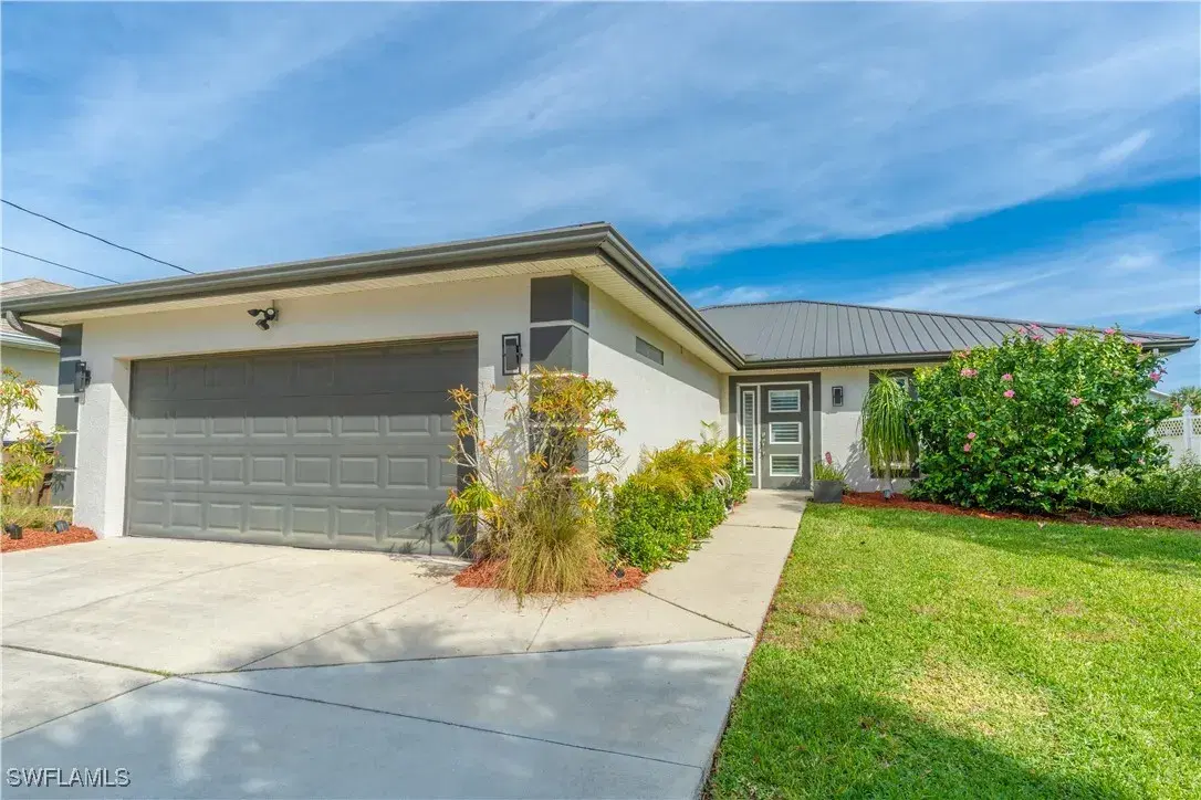 Picture of 2080 E Tobago Cir, Fort Myers, FL 33905