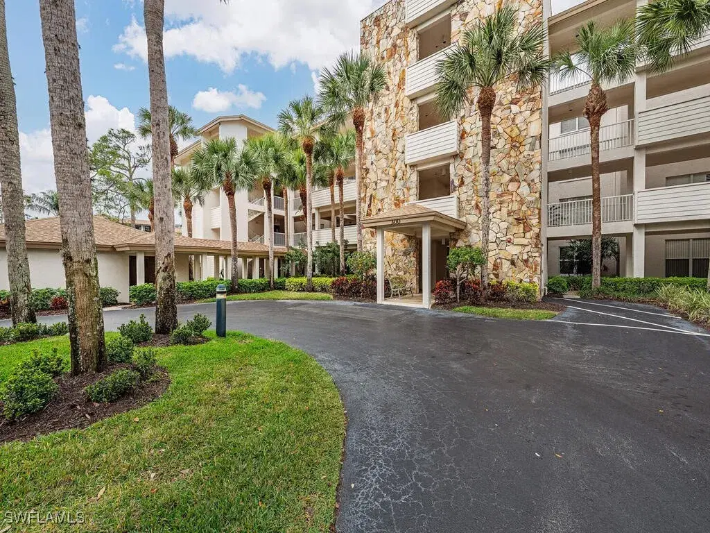 Picture of 300 Wyndemere Way C302, Naples, FL 34105