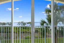 Picture of 29 Harbour Isle Drive 203, Fort Pierce, FL 34949