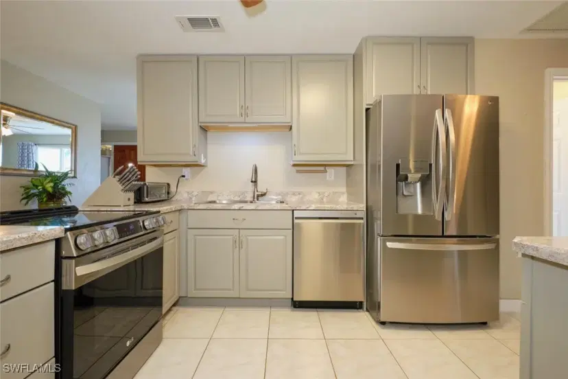Picture of 2126 W Tobago Cir, Fort Myers FL 33905