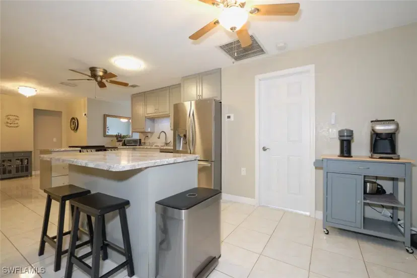 Picture of 2126 W Tobago Cir, Fort Myers FL 33905