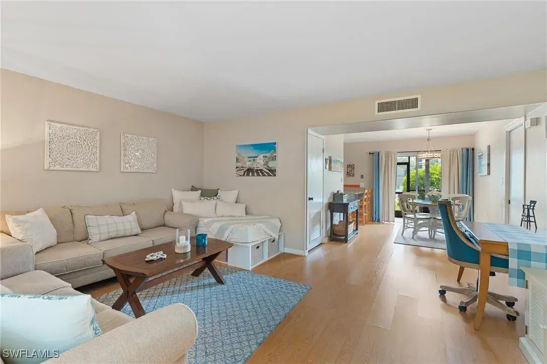 Picture of 788 Park Shore Dr H14, Naples, FL 34103