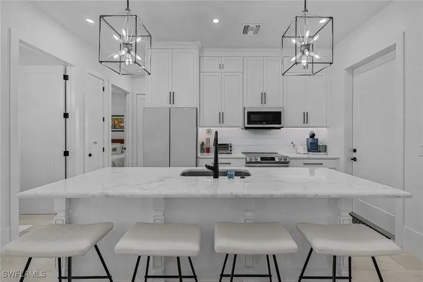 Picture of 2499 Pine St, Naples FL 34112