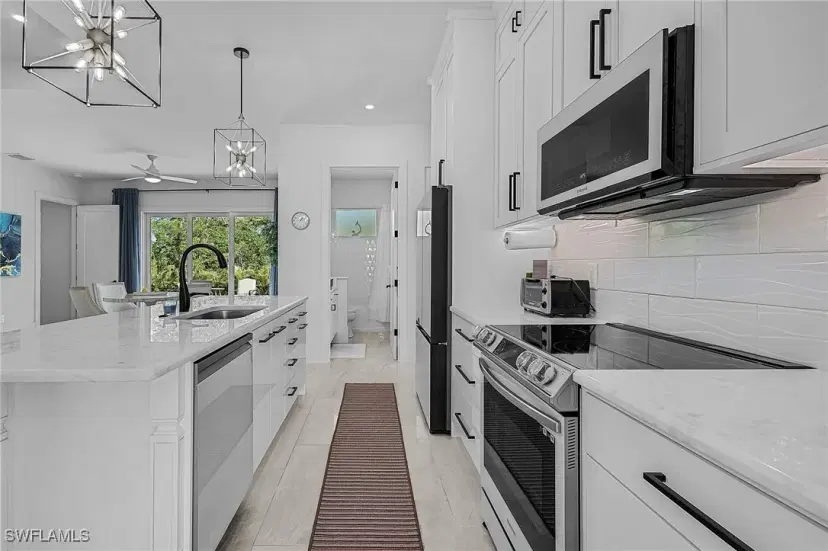 Picture of 2499 Pine St, Naples FL 34112