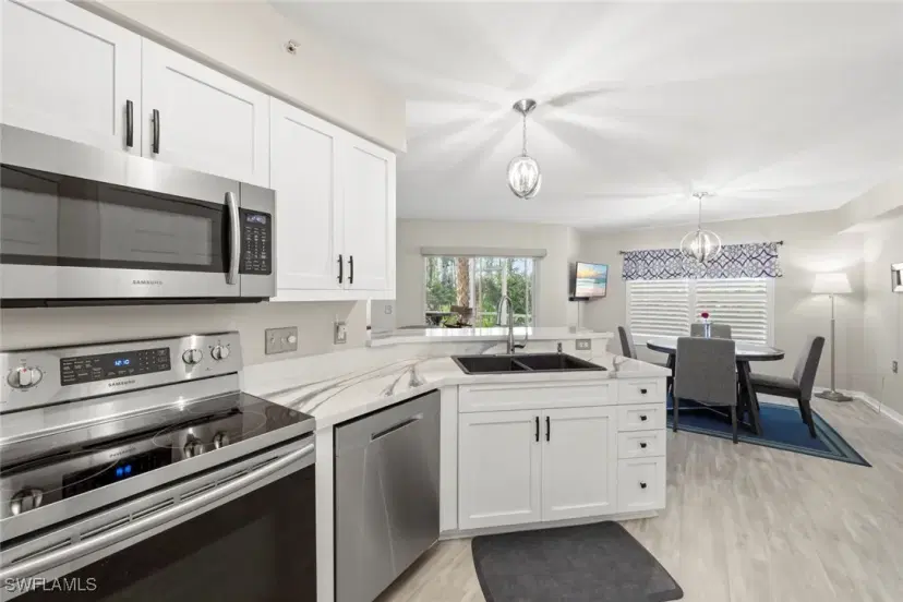 Picture of 15495 Cedarwood Ln 103, Naples FL 34110