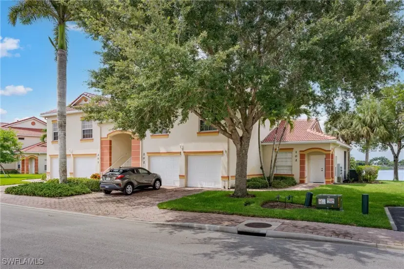 Picture of 25061 Peacock Ln 102, Naples FL 34114