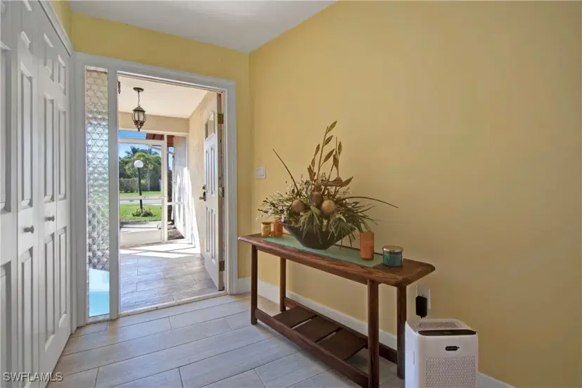 Picture of 105 Jamaica Dr, Naples FL 34113