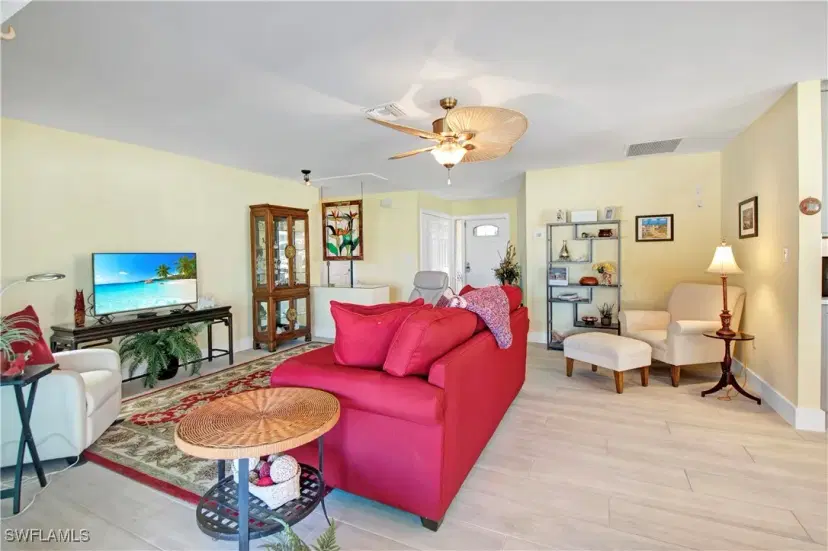 Picture of 105 Jamaica Dr, Naples FL 34113