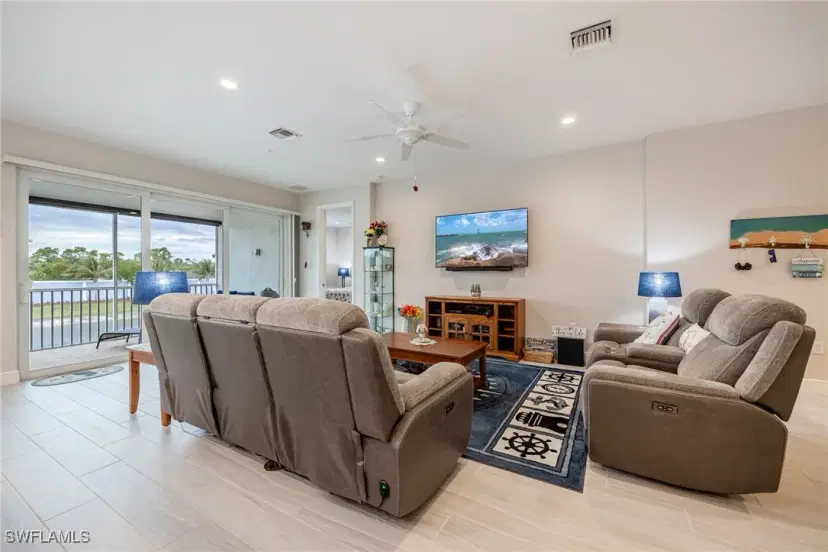 Picture of 2555 Seychelles Dr 406, Naples FL 34112