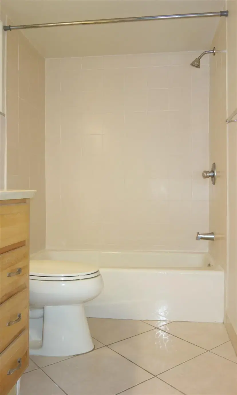 Picture of 2751 N Palm Aire Dr 105, Pompano Beach FL 33069