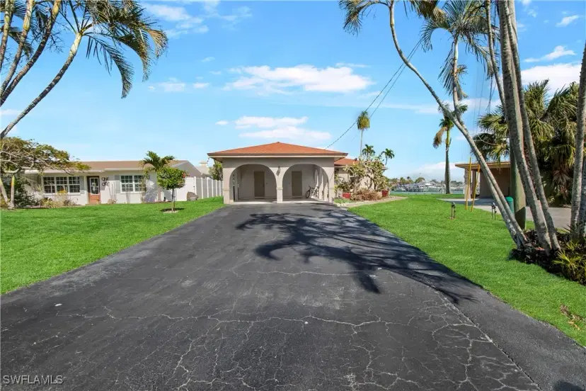 Picture of 125 Pago Pago Dr E, Naples FL 34113