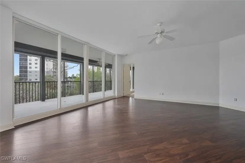 Picture of 445 Cove Tower Dr 304, Naples FL 34110