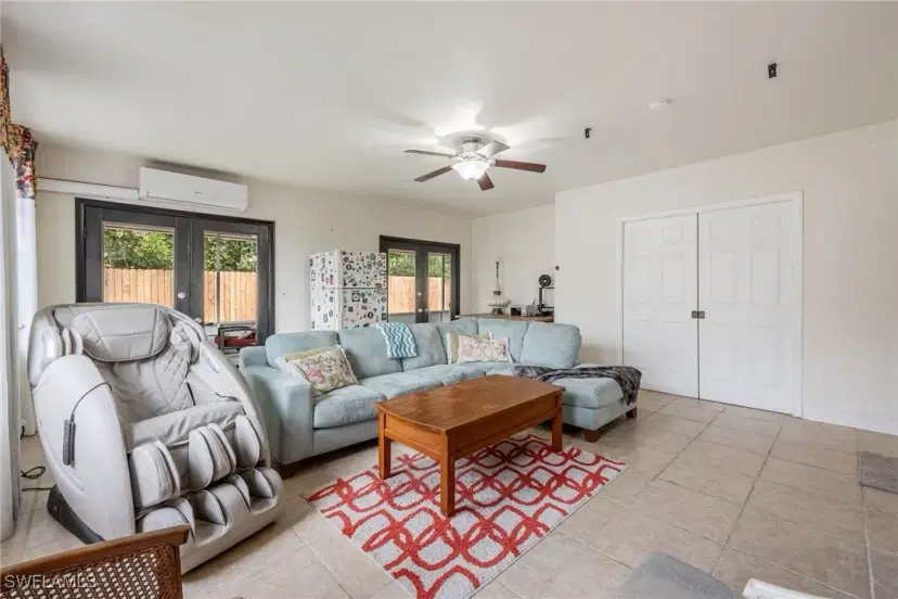Picture of 4633 Siesta Cir, Fort Myers FL 33901