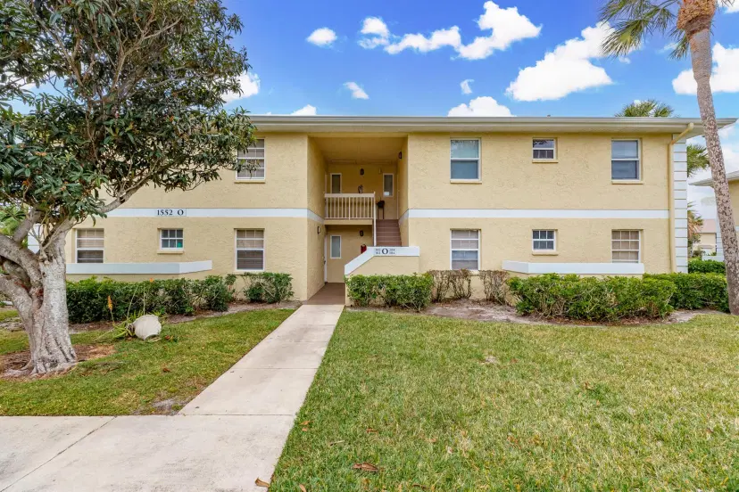 Picture of 1552 SE Royal Green Circle 102, Port St Lucie FL 34952