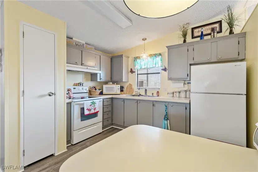 Picture of 9104 Flamingo Cir, North Fort Myers FL 33903